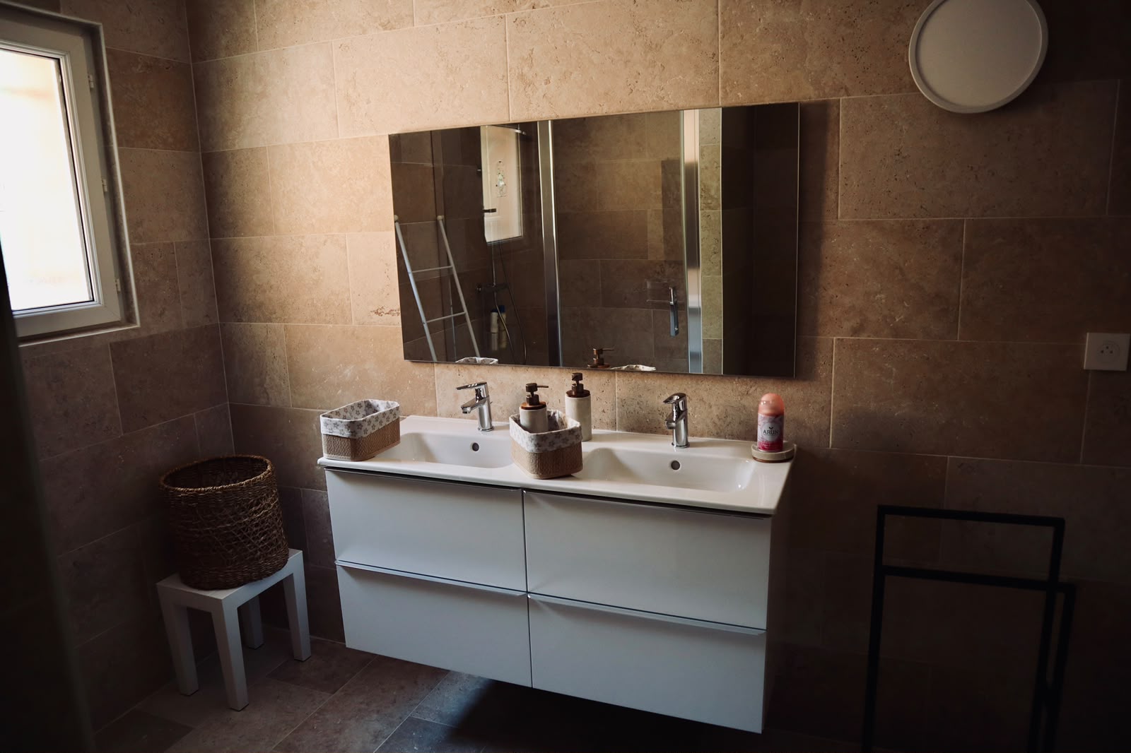 Une salle de bain de la maison Denise