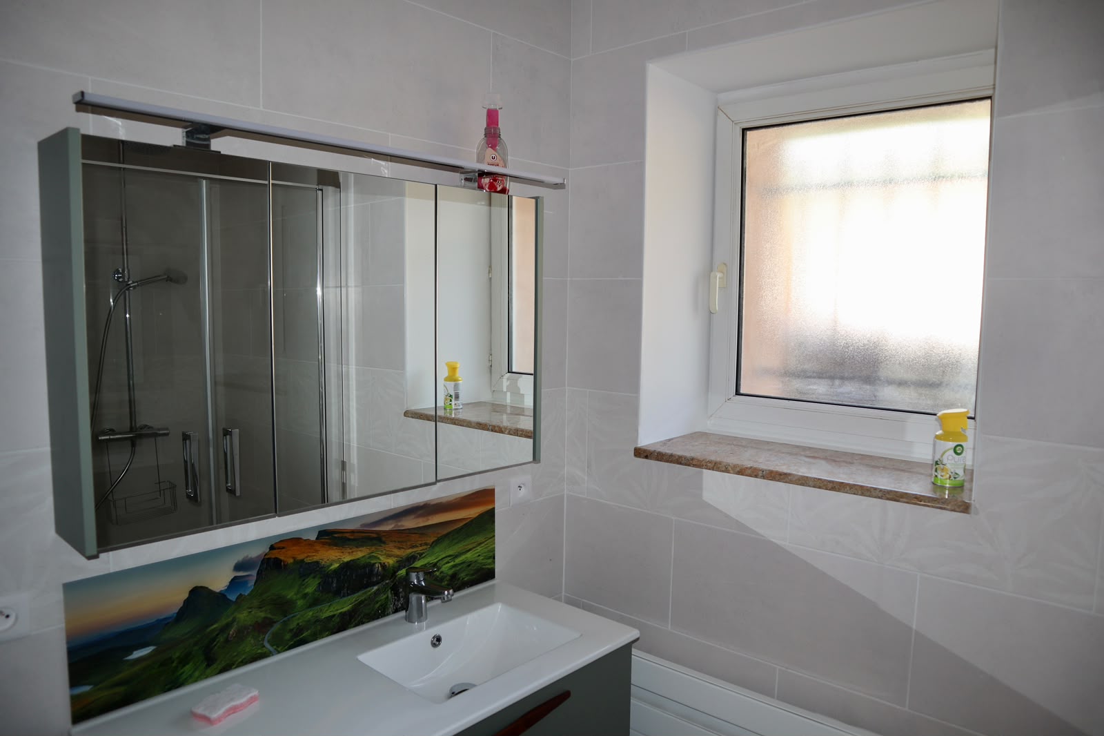 Une salle de bain de la maison Nicole